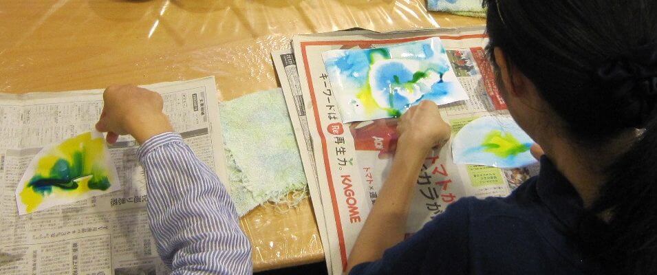 8月17日 土 ちひろの水彩技法体験ワークショップ にじみでうちわをつくろう ブログ 世界初の絵本美術館 ちひろ美術館 東京