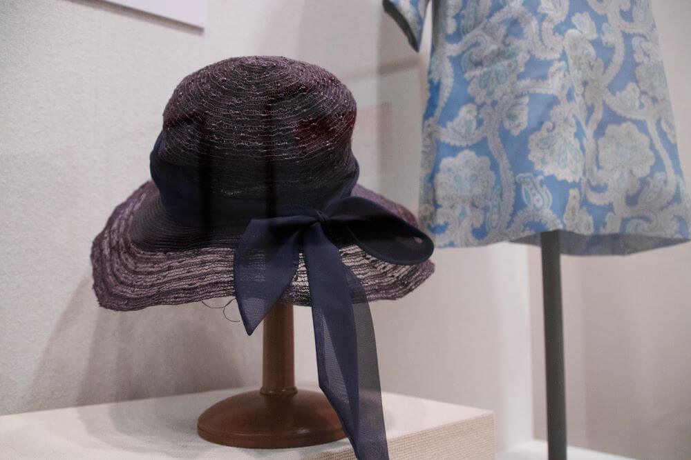 ちひろの夏帽子 - いわさきちひろ記念事業団 公式サイト