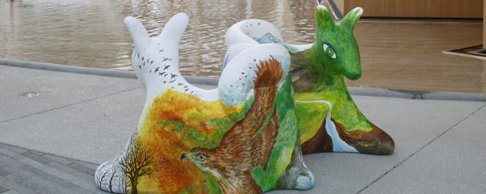 鴻池朋子　オオカミベンチ「Four Seasons」 2025年